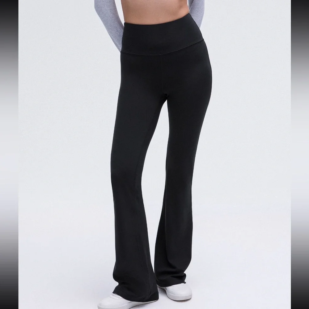 Lululemon Groove SHR Flared Leggings *Regular 32.5” Black Sizes 6 & 8 NWT - Picture 1 of 10